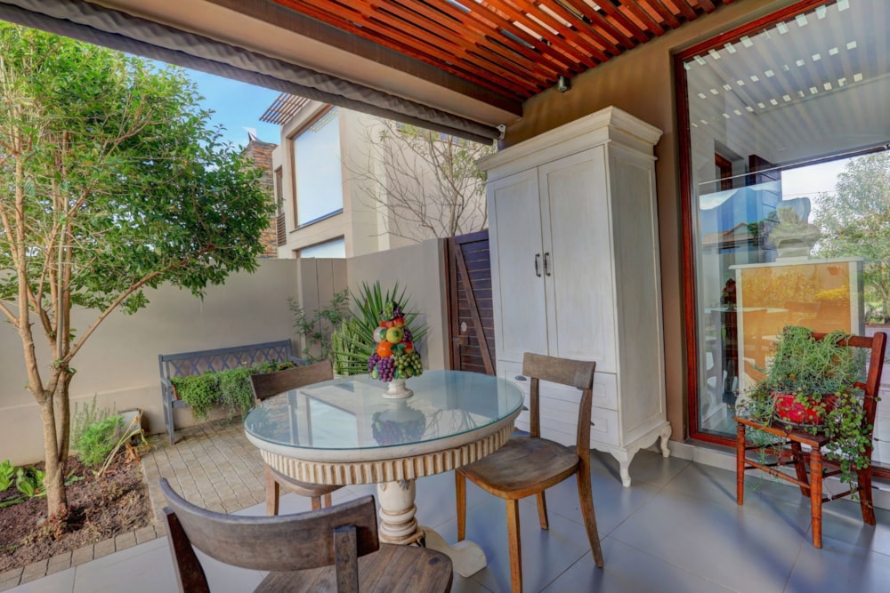 Security estate home for sale in Earl's Court - GEO1741851