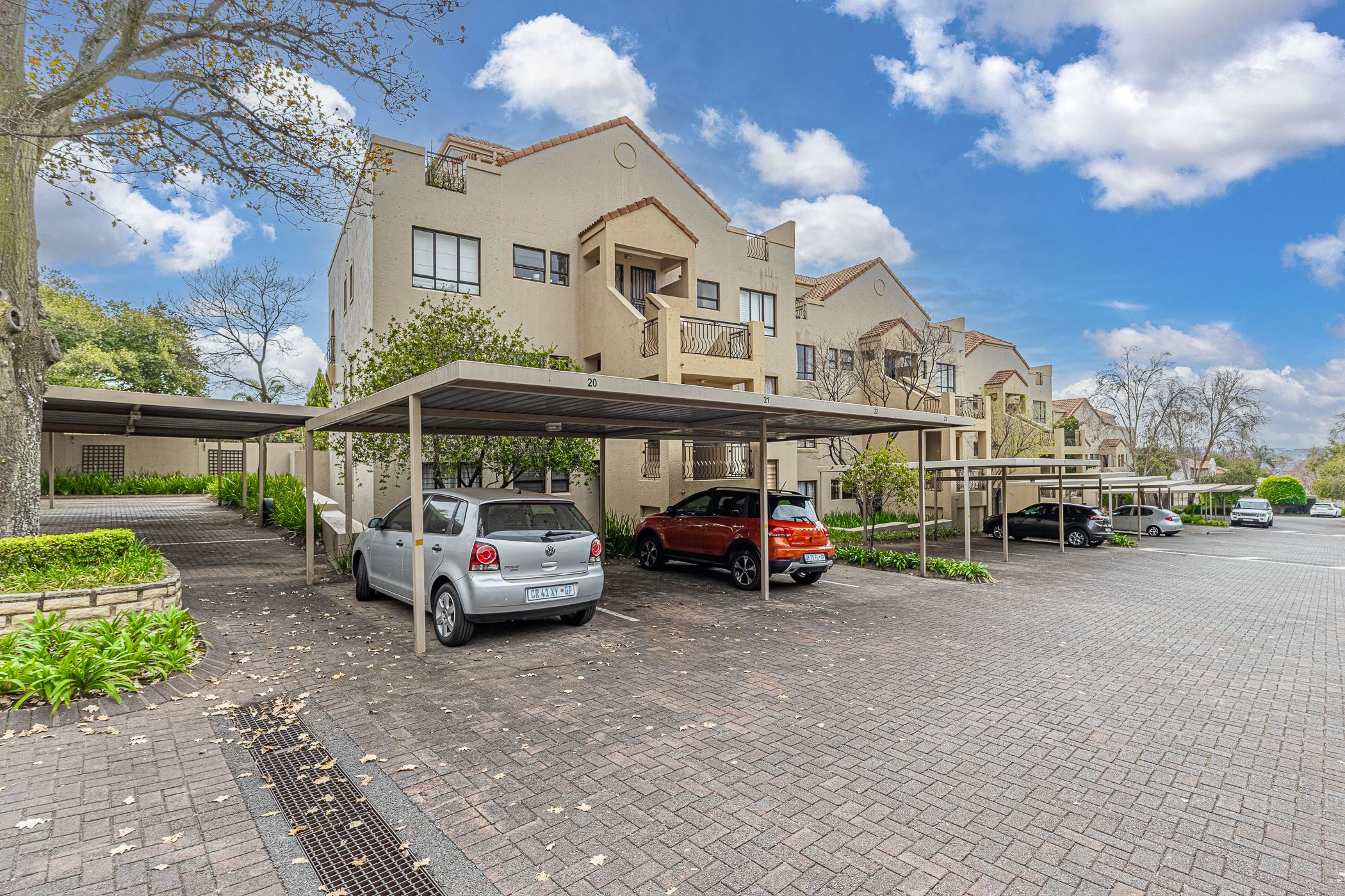 Penthouse apartment for sale in Strathavon - HP1741878