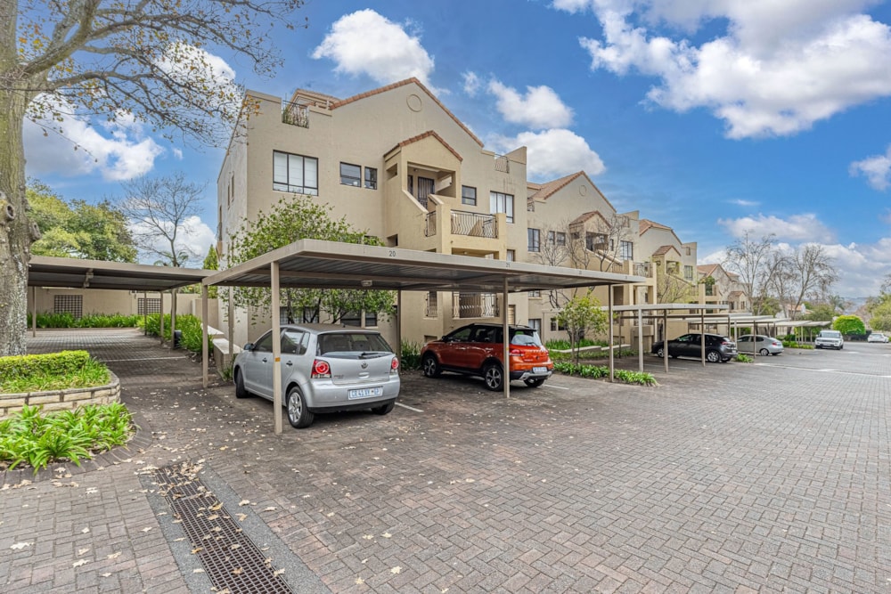 Penthouse apartment for sale in Strathavon - HP1741878