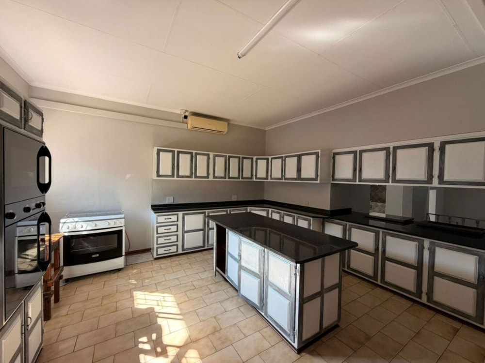 House for sale in Tzaneen, Limpopo Province - 1TA1743287