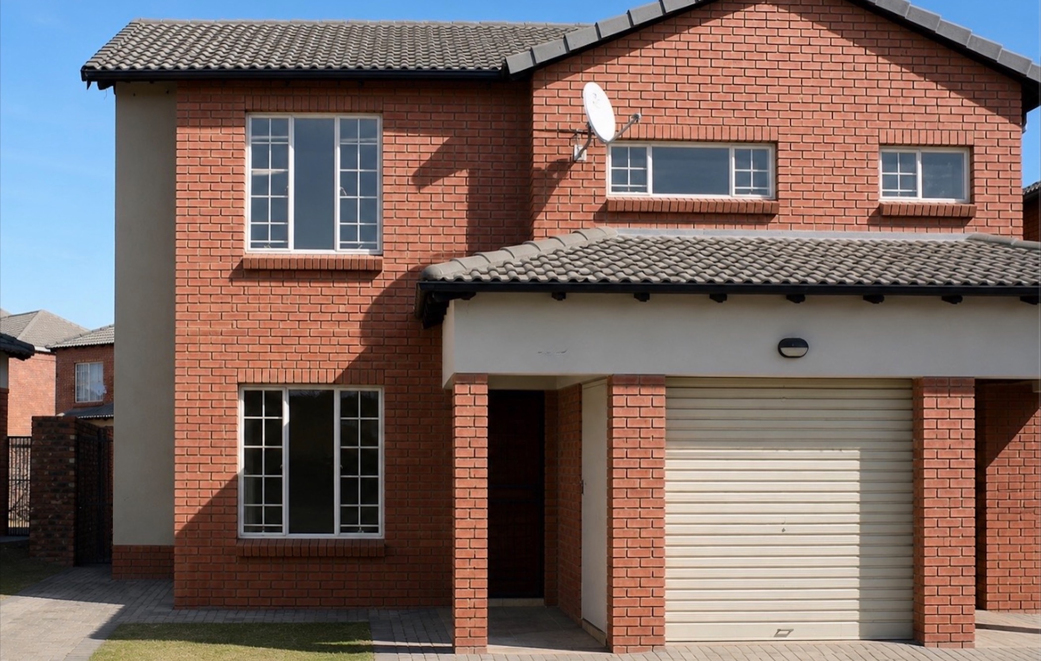 Townhouse to rent in Waterval East - 1RU1746400