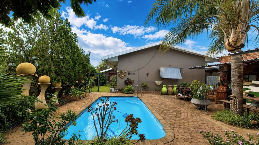House for sale in West Bank, Oudtshoorn - 1OU1743846