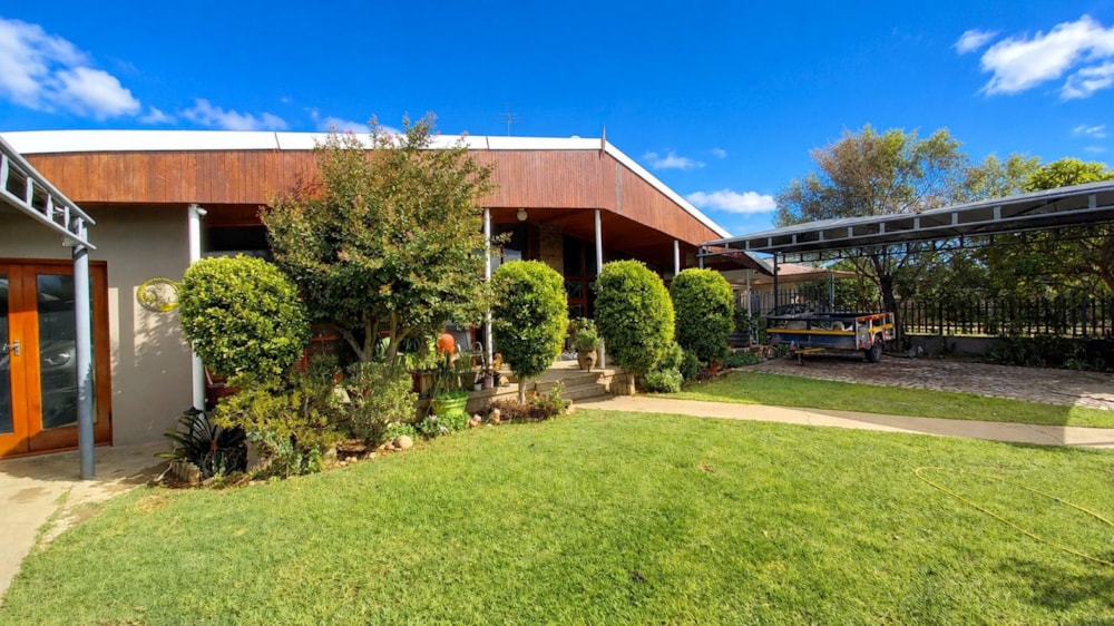 House for sale in West Bank, Oudtshoorn - 1OU1743846