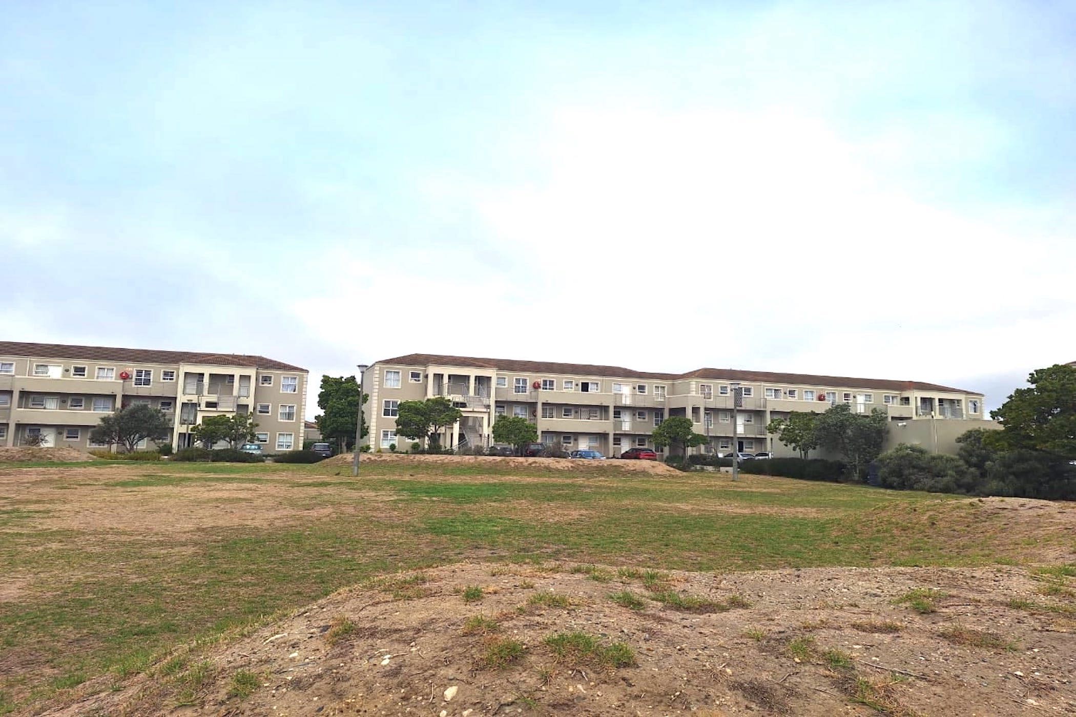 Security complex home to rent in Melkbosstrand - 1TV1743722
