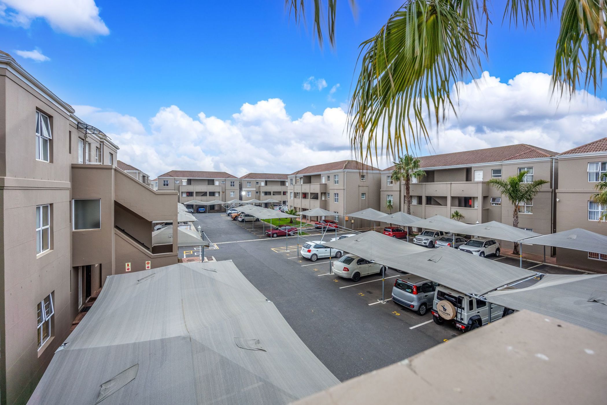 Apartment for sale in Uitzicht, Durbanville - DBV1743109