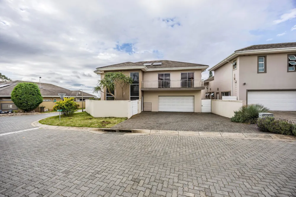 Double-storey house sold in Beacon Bay - 1EZ1744424 Double-storey house sold in Beacon Bay - 1EZ1744424