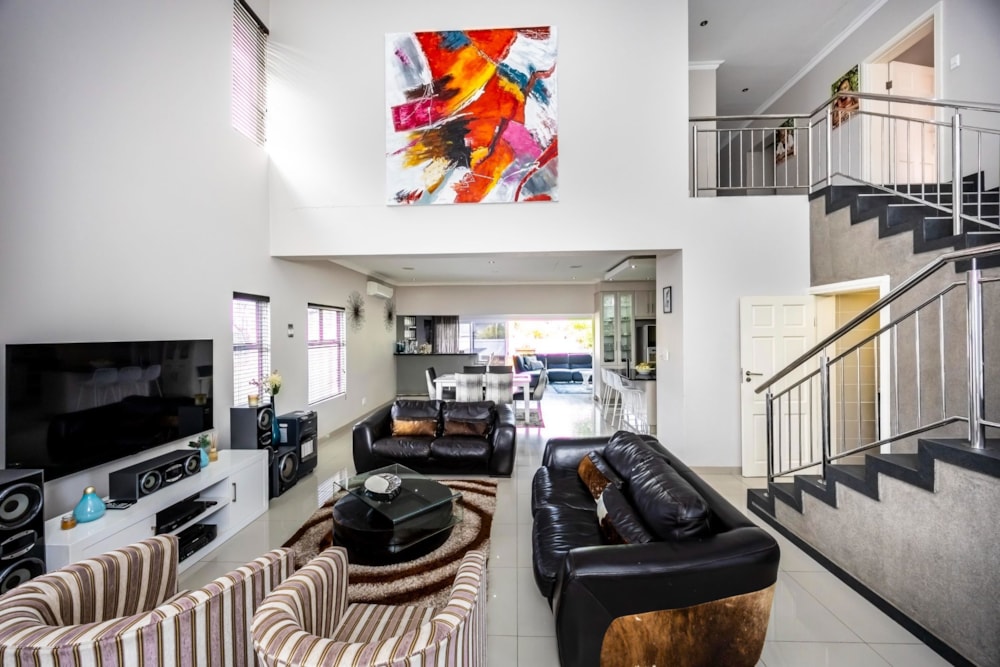 Double-storey house for sale in Beacon Bay - 1EZ1744424 Double-storey house for sale in Beacon Bay - 1EZ1744424
