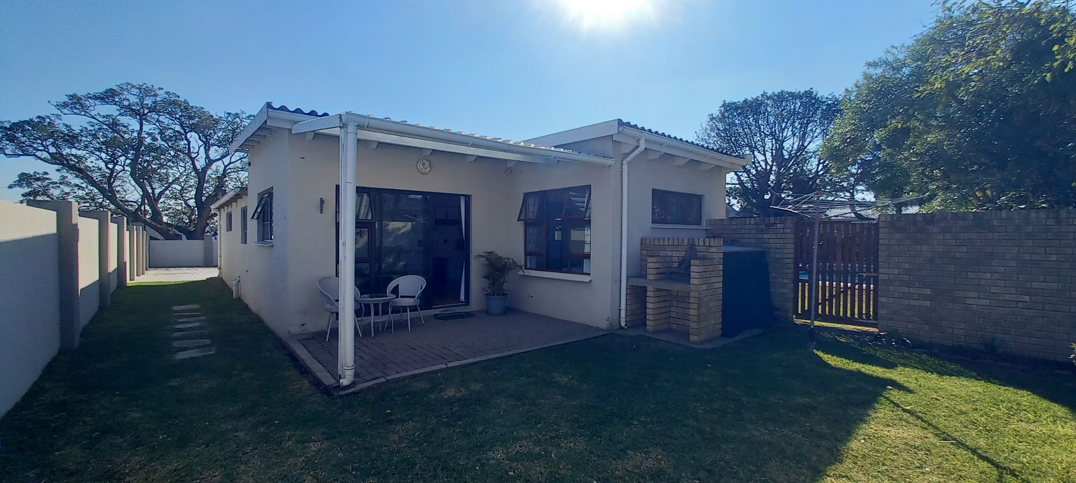 House to rent in Beacon Bay - 1EZ1742341