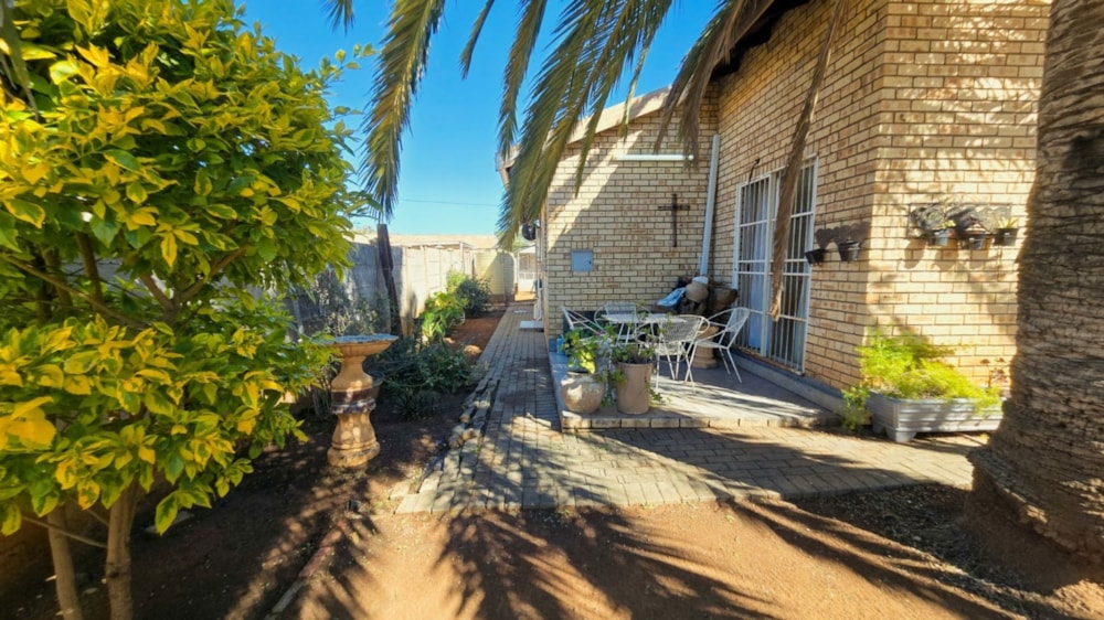 House for sale in Beaconsfield - 1KJ1746513 House for sale in Beaconsfield - 1KJ1746513