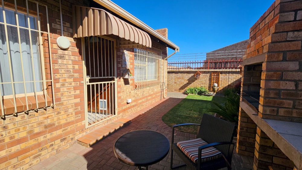 Townhouse for sale in Uitsig, Bloemfontein - 1BX1743034 Townhouse for sale in Uitsig, Bloemfontein - 1BX1743034