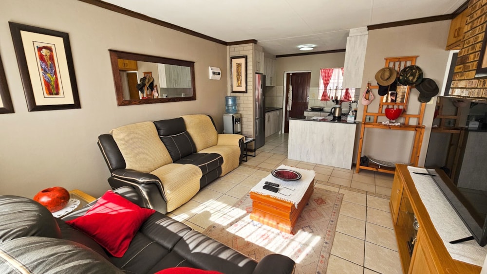 Townhouse for sale in Uitsig, Bloemfontein - 1BX1743034 Townhouse for sale in Uitsig, Bloemfontein - 1BX1743034