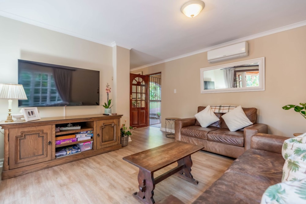 Townhouse for sale in La Lucia - 1ND1743239
