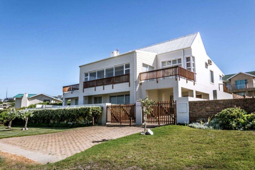 House for sale in Oyster Bay, Eastern Cape - 1SA1742475 House for sale in Oyster Bay, Eastern Cape - 1SA1742475