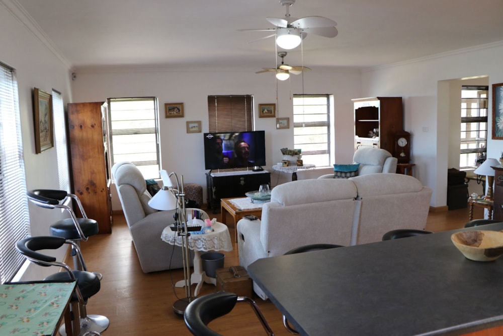 House for sale in Oyster Bay, Eastern Cape - 1SA1741534 House for sale in Oyster Bay, Eastern Cape - 1SA1741534