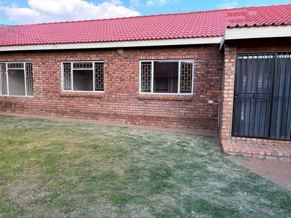 House for sale in Camelot, Kimberley - 1KJ1744075 House for sale in Camelot, Kimberley - 1KJ1744075