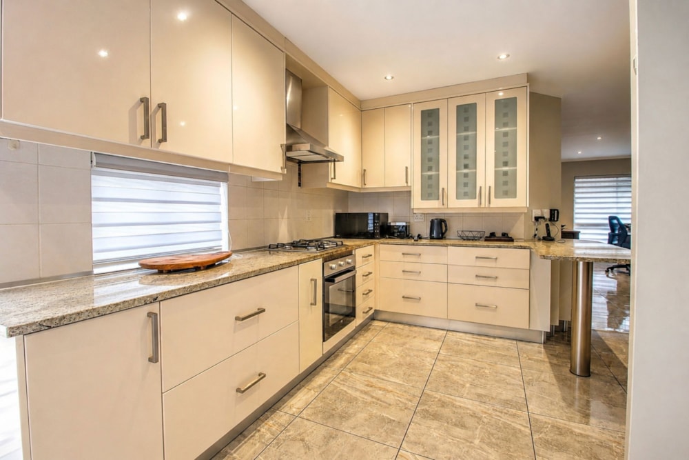 House for sale in Plattekloof - 1PLA1746876 House for sale in Plattekloof - 1PLA1746876