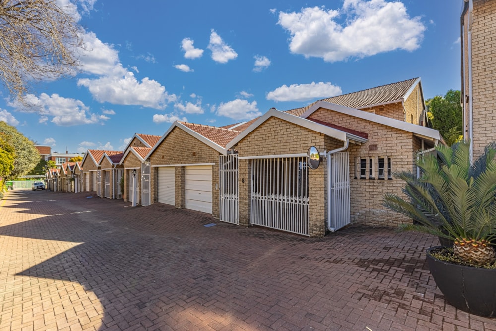 Apartment for sale in Hyde Park, Sandton - HP1746300 Apartment for sale in Hyde Park, Sandton - HP1746300