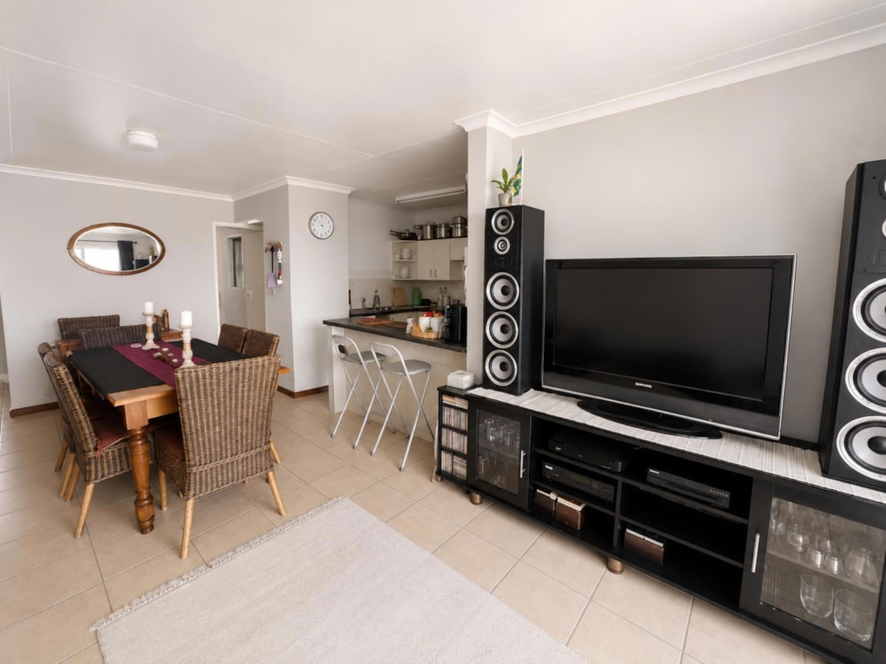 Apartment for sale in Bluewater Bay, Port Elizabeth, Gqeberha - 1PLZ1745155 Apartment for sale in Bluewater Bay, Port Elizabeth, Gqeberha - 1PLZ1745155