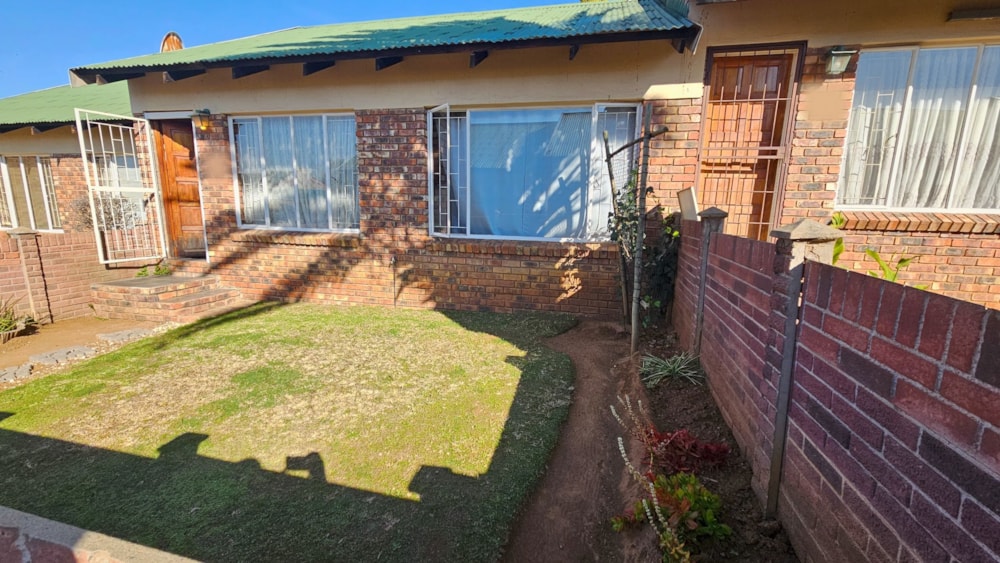 Townhouse for sale in Uitsig, Bloemfontein - 1BX1744710 Townhouse for sale in Uitsig, Bloemfontein - 1BX1744710