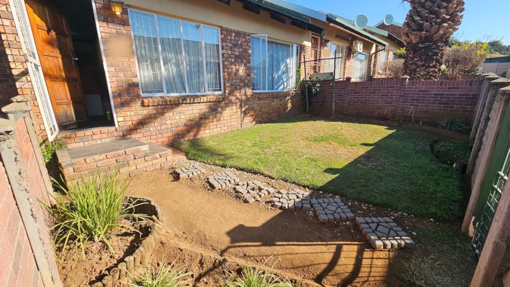 Townhouse for sale in Uitsig, Bloemfontein - 1BX1744710 Townhouse for sale in Uitsig, Bloemfontein - 1BX1744710