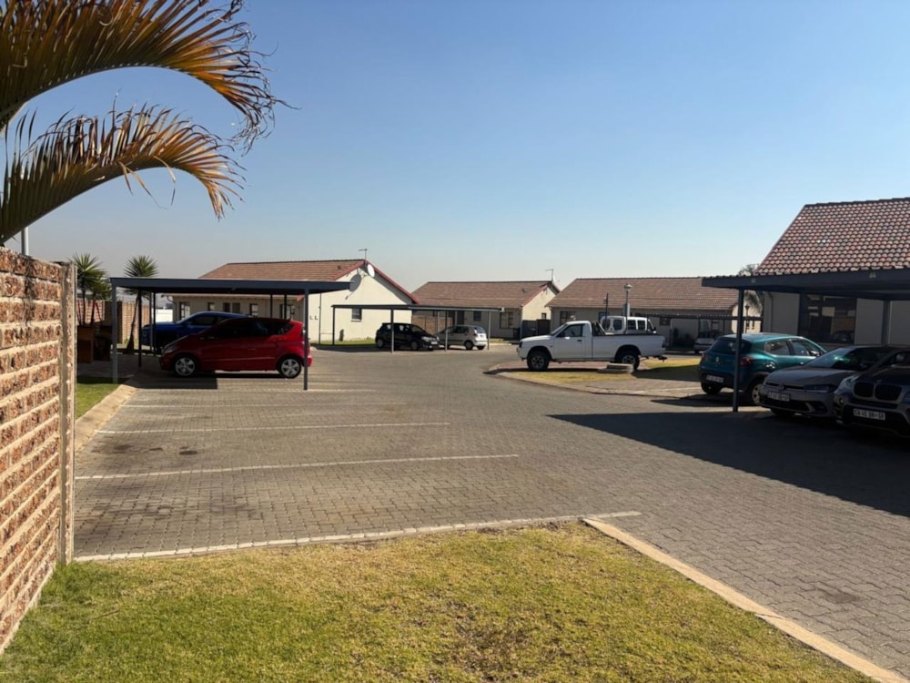 Townhouse for sale in Parkrand - BOK1745449 Townhouse for sale in Parkrand - BOK1745449