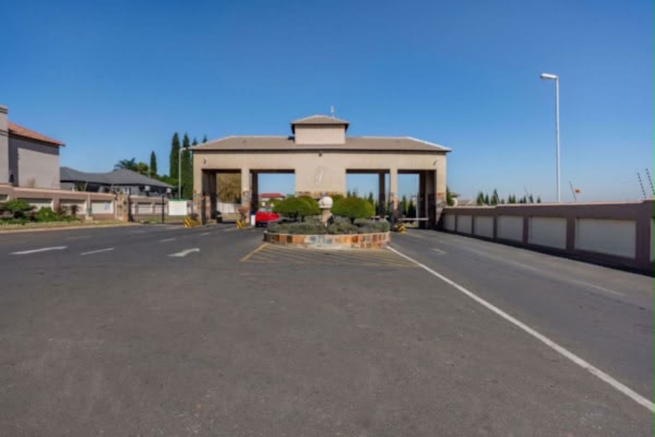 Townhouse for sale in Parkrand - BOK1745449