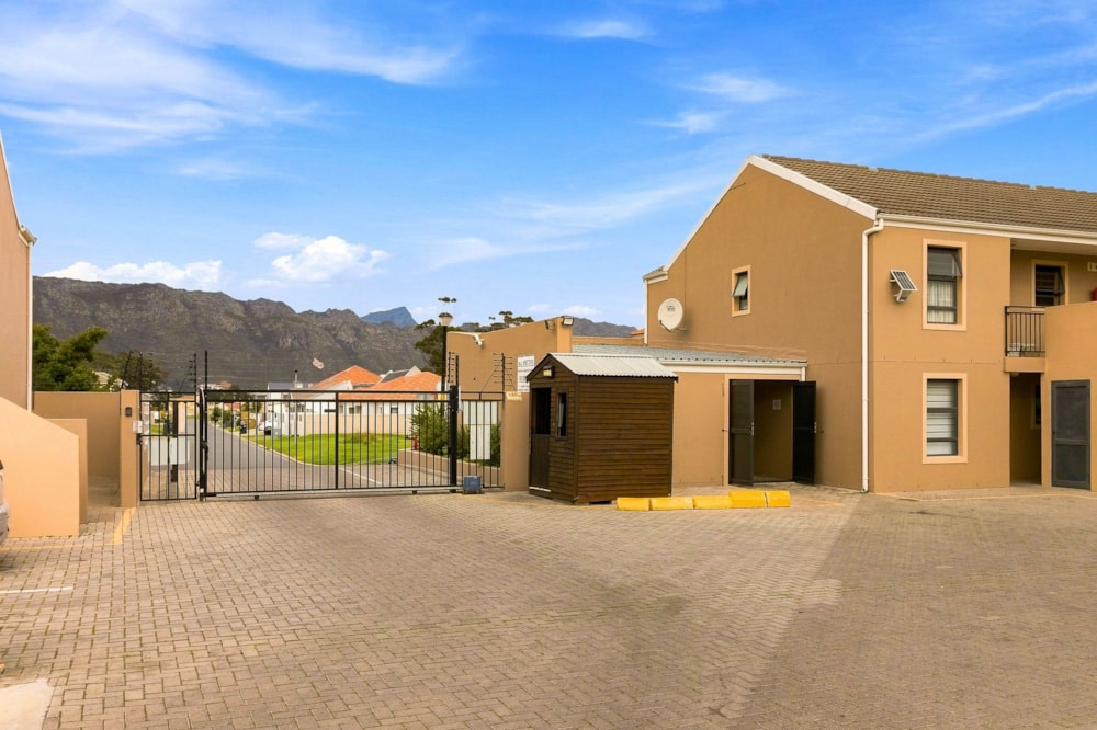Apartment sold in Fairview Golf Estate - SW1717172