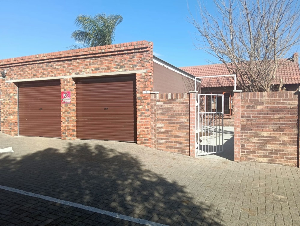 Townhouse to rent in Langenhovenpark - 1BX1744660 Townhouse to rent in Langenhovenpark - 1BX1744660