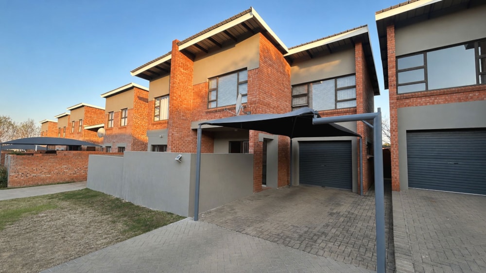 Townhouse for sale in Fichardt Park - 1BX1744834