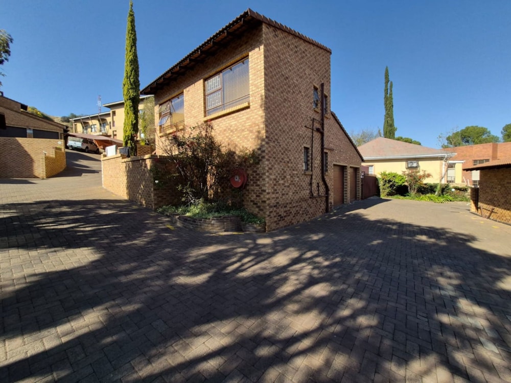 Townhouse for sale in Westdene, Bloemfontein - 1BX1746557 Townhouse for sale in Westdene, Bloemfontein - 1BX1746557