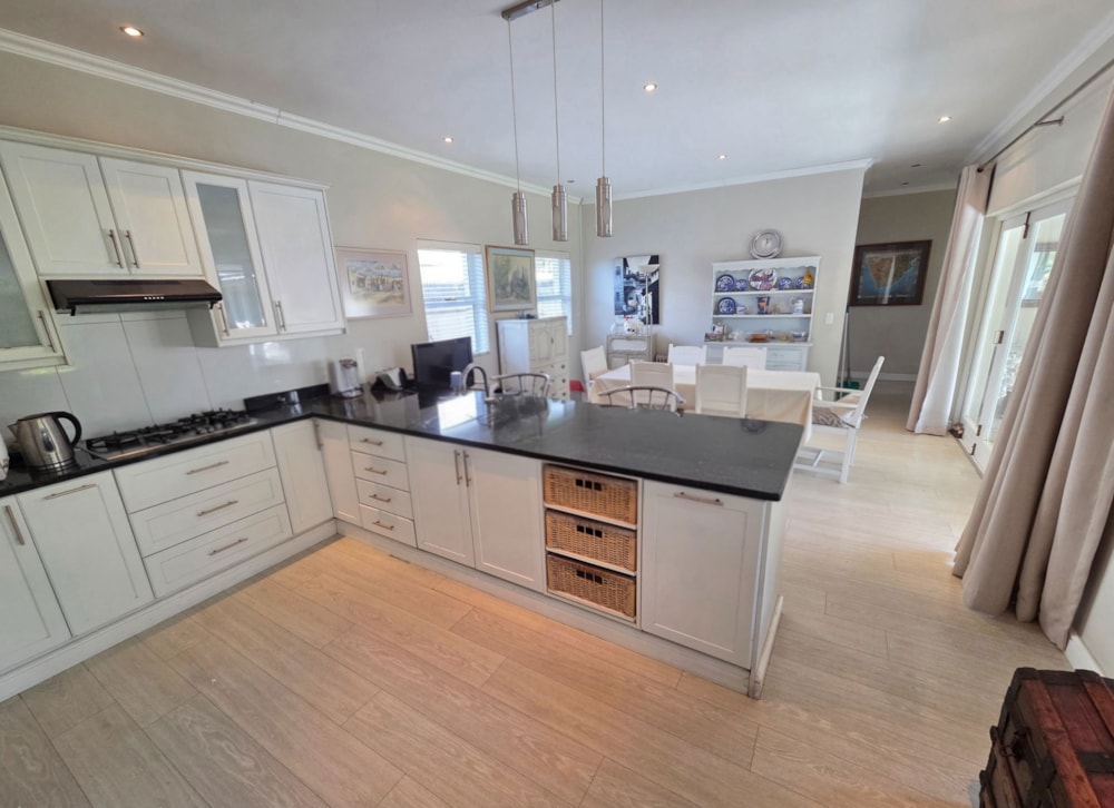 House to rent in Fernkloof Estate - ONL1746777 House to rent in Fernkloof Estate - ONL1746777