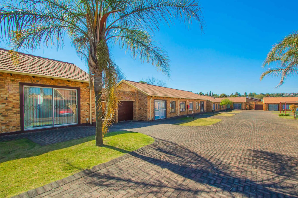 Townhouse for sale in Krugersdorp North - 1KR1746740 Townhouse for sale in Krugersdorp North - 1KR1746740