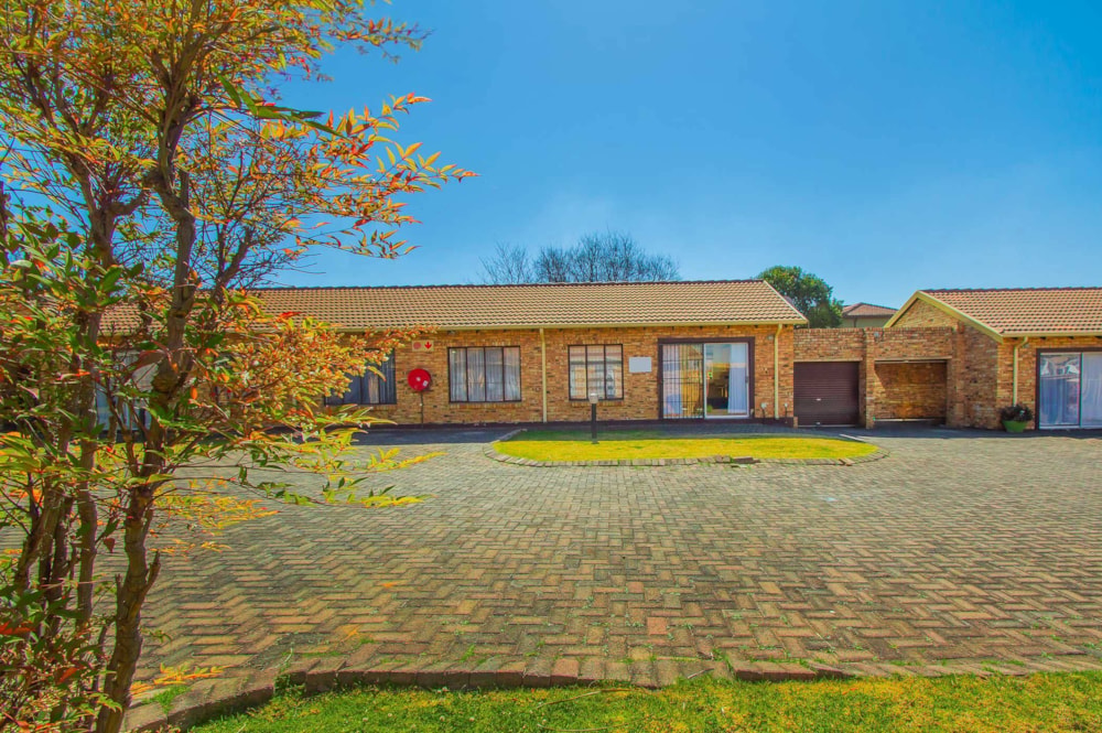 Townhouse for sale in Krugersdorp North - 1KR1746740 Townhouse for sale in Krugersdorp North - 1KR1746740