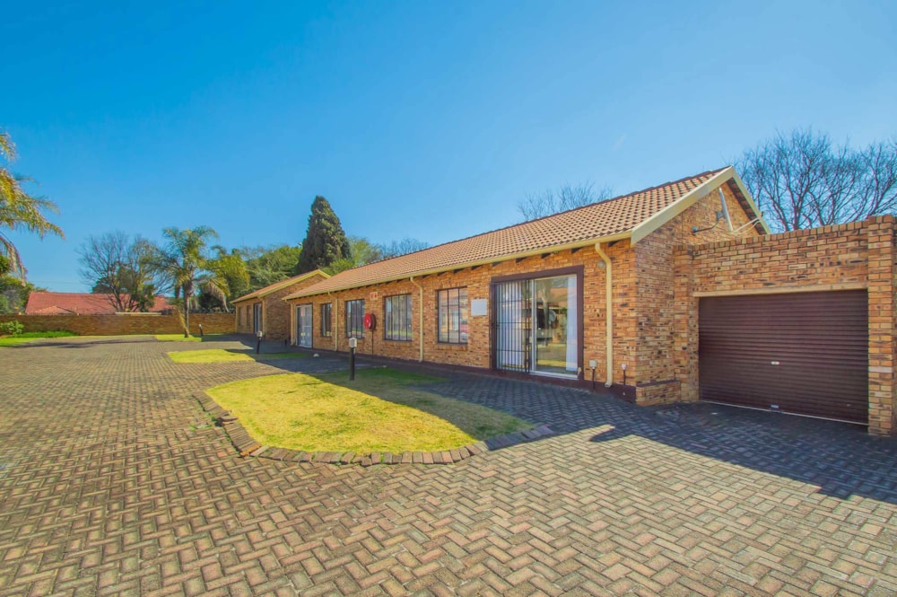 Townhouse for sale in Krugersdorp North - 1KR1746740 Townhouse for sale in Krugersdorp North - 1KR1746740