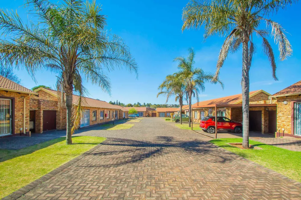 Townhouse for sale in Krugersdorp North - 1KR1746740 Townhouse for sale in Krugersdorp North - 1KR1746740