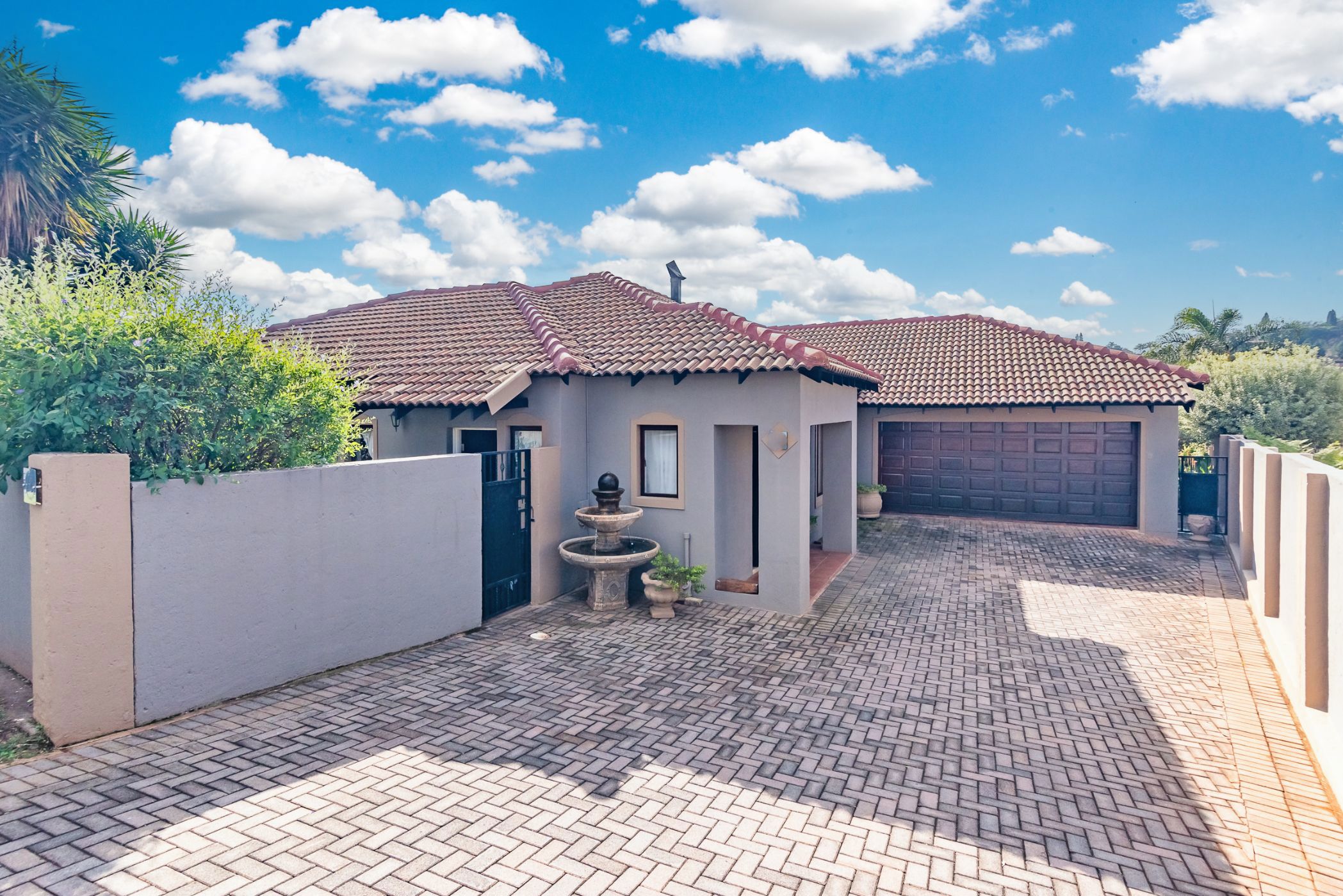 Townhouse to rent in Noordheuwel - 1KR1745252