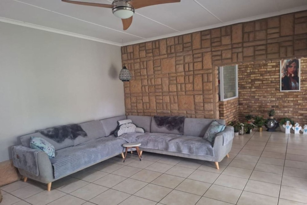 House for sale in Doon Heights - 1WB1747674 House for sale in Doon Heights - 1WB1747674