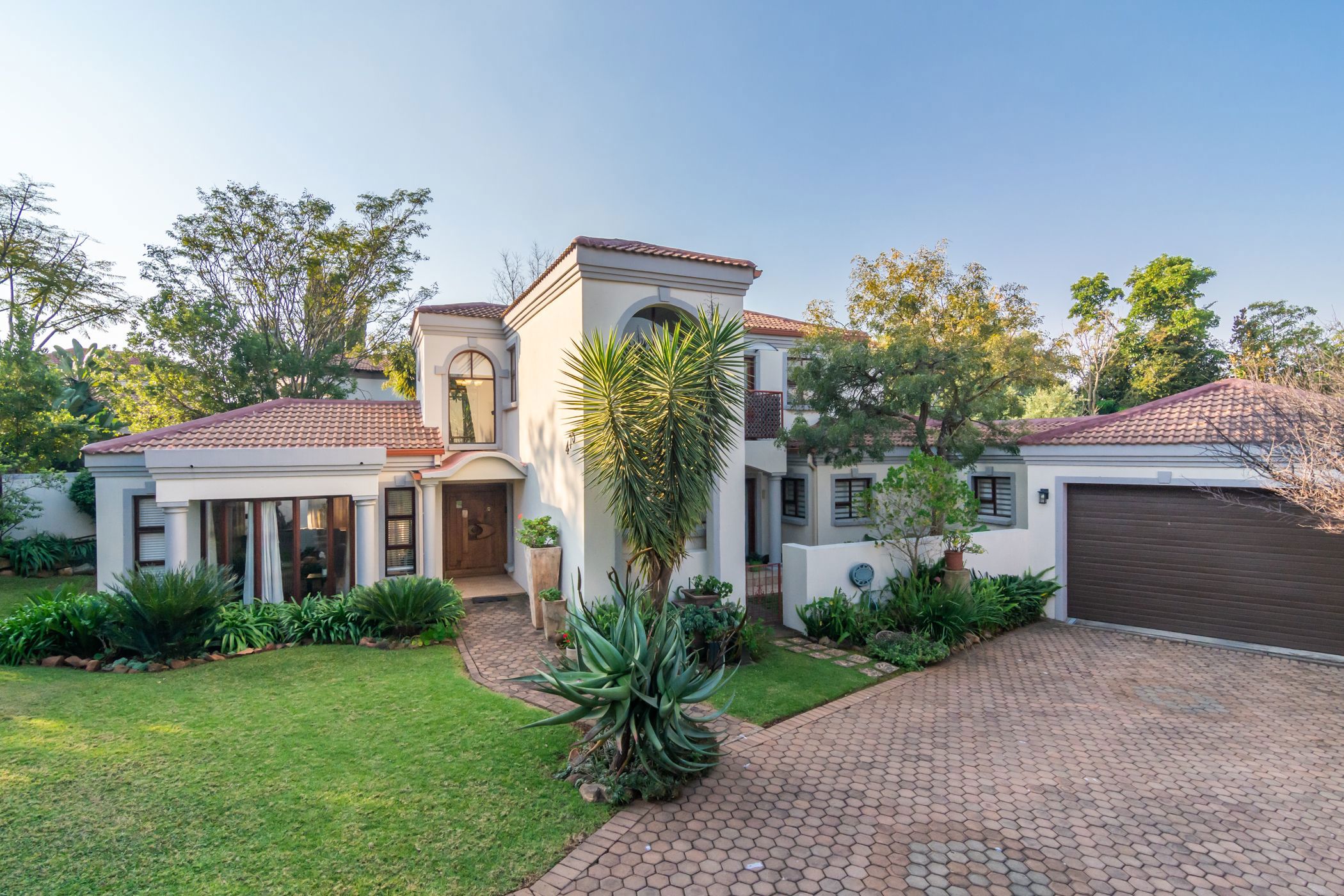 Security estate home for sale in Featherbrooke Estate - 1KR1745387