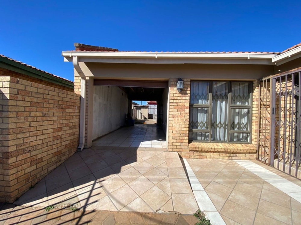 House for sale in Rocklands, Kagisanong - 1BX1745071 House for sale in Rocklands, Kagisanong - 1BX1745071