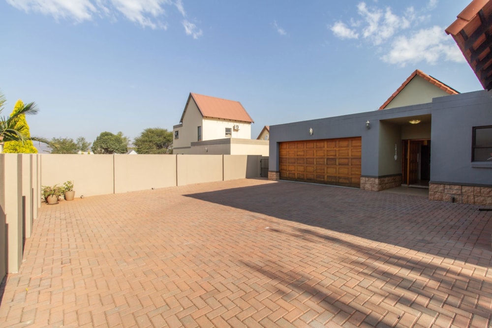 Security estate home for sale in Leloko Estate - 1HR1745898 Security estate home for sale in Leloko Estate - 1HR1745898
