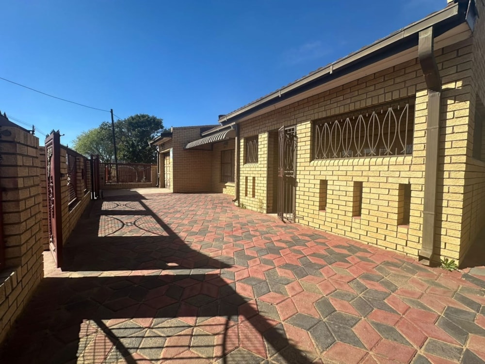 House for sale in Rocklands, Kagisanong - 1BX1746291 House for sale in Rocklands, Kagisanong - 1BX1746291