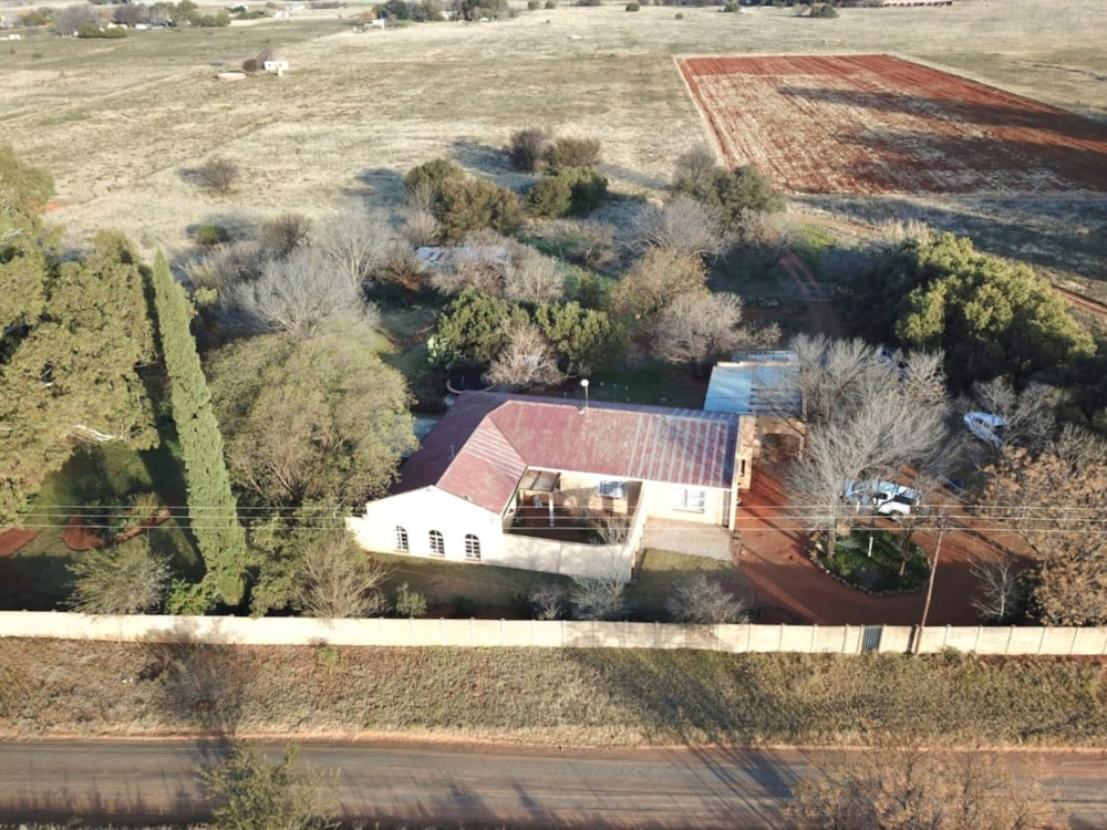 Smallholding for sale in Bloemdal - 1BX1746943