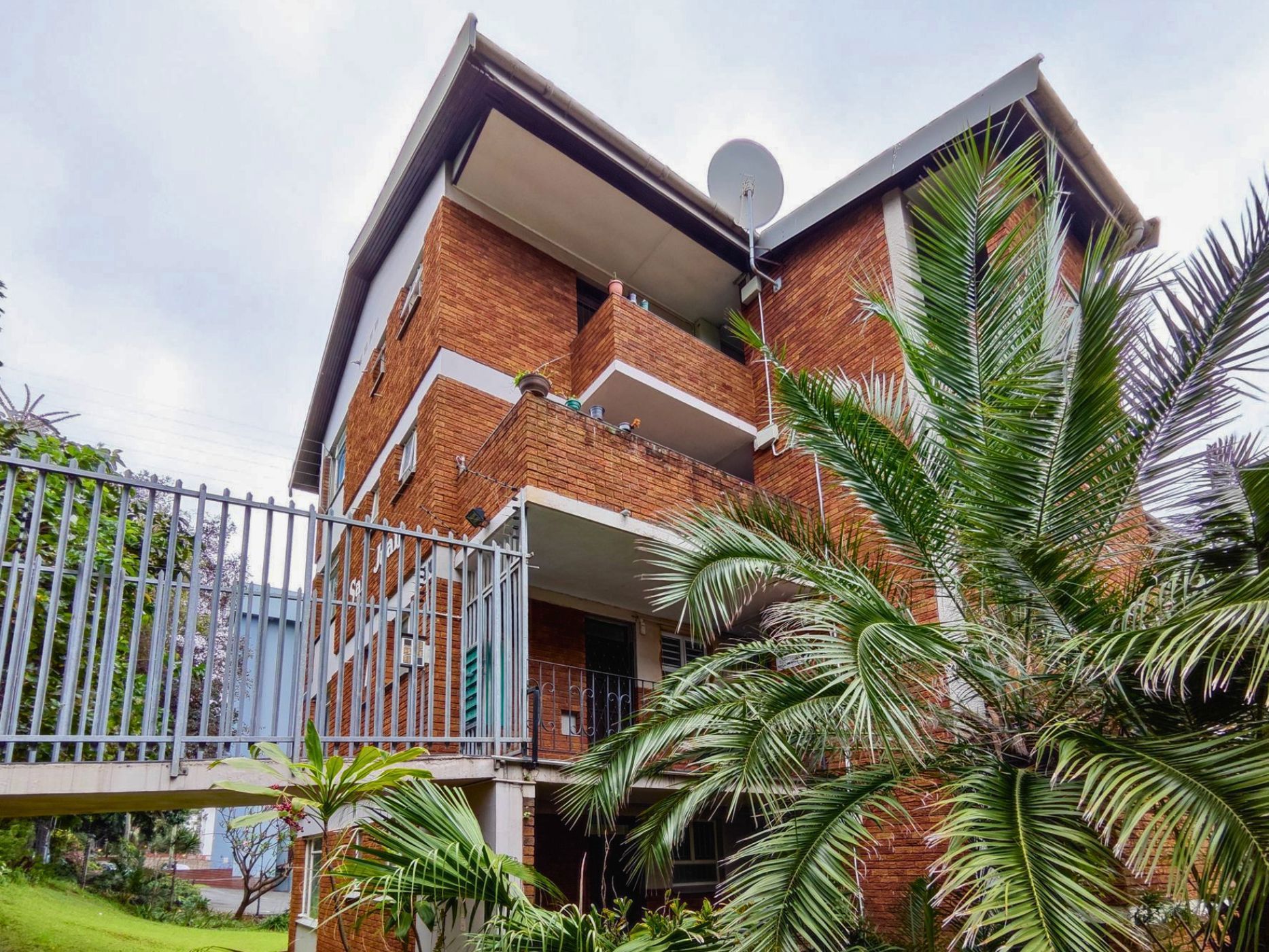 Bachelor apartment for sale in Morningside, Durban - 1DBN1746293