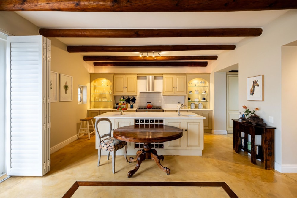 Single-storey house for sale in Franschhoek - FWI1745596 Single-storey house for sale in Franschhoek - FWI1745596