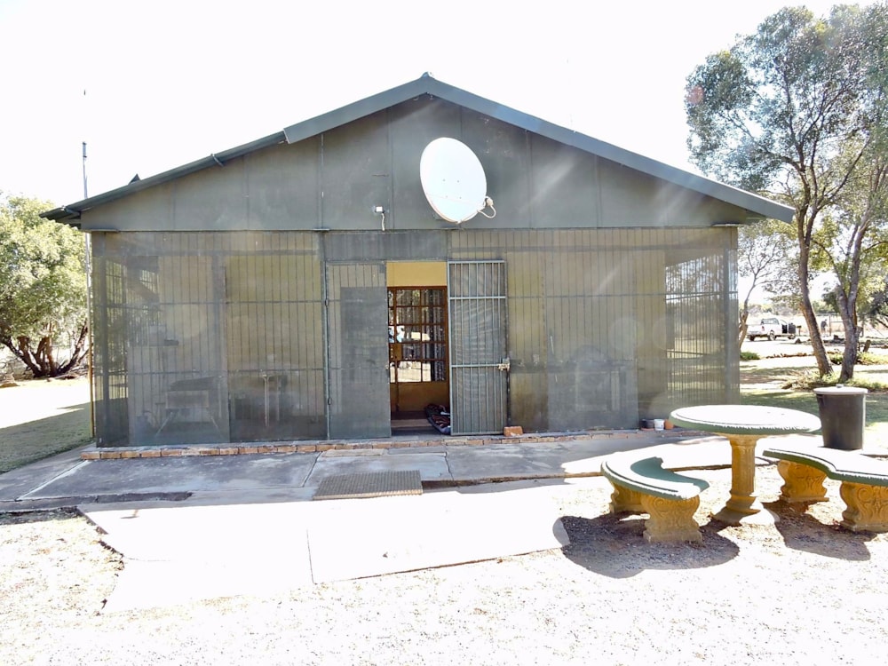 Mixed use farm for sale in Swartruggens - 1RU1577097 Mixed use farm for sale in Swartruggens - 1RU1577097