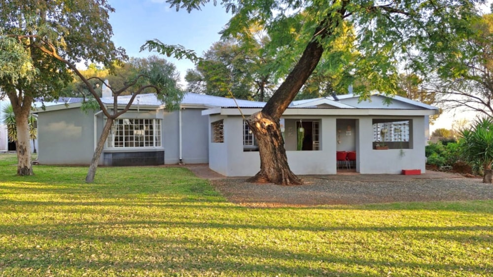 Smallholding for sale in Bains Vlei - 1BX1746968
