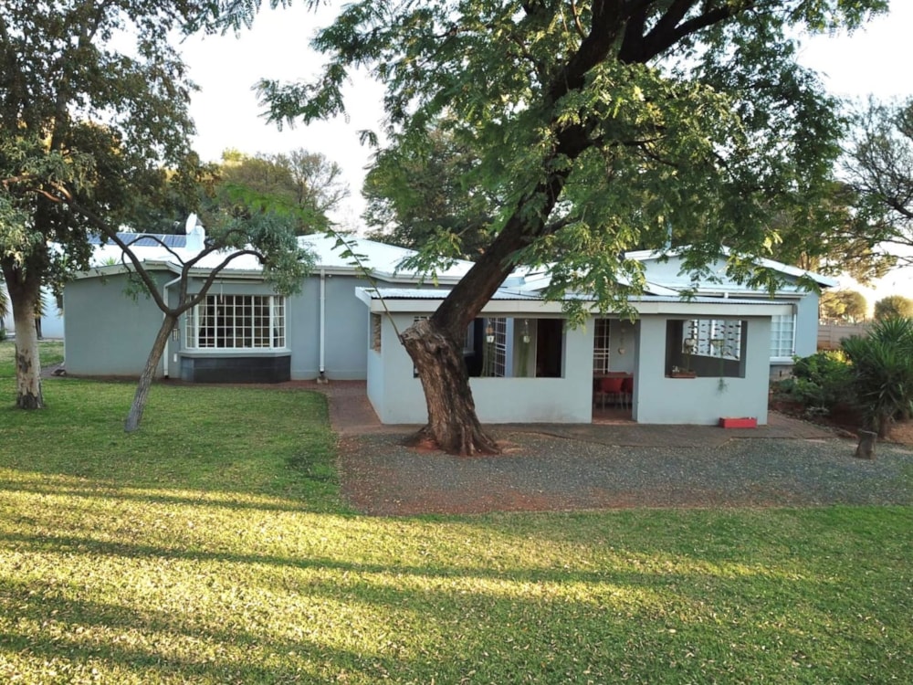 Smallholding for sale in Bains Vlei - 1BX1746968
