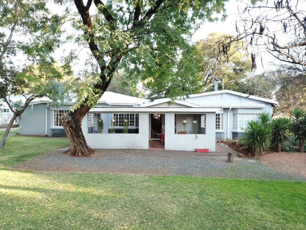 Smallholding for sale in Bains Vlei - 1BX1746968