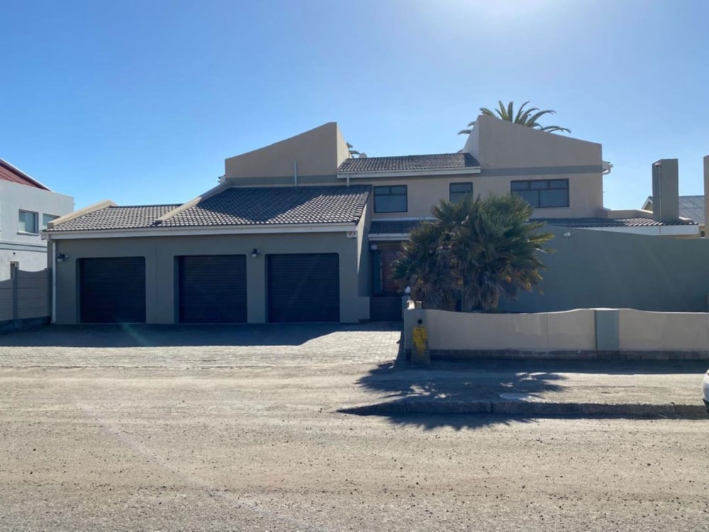 Double-storey house for sale in Meersig, Namibia - 3NM1696754 Double-storey house for sale in Meersig, Namibia - 3NM1696754