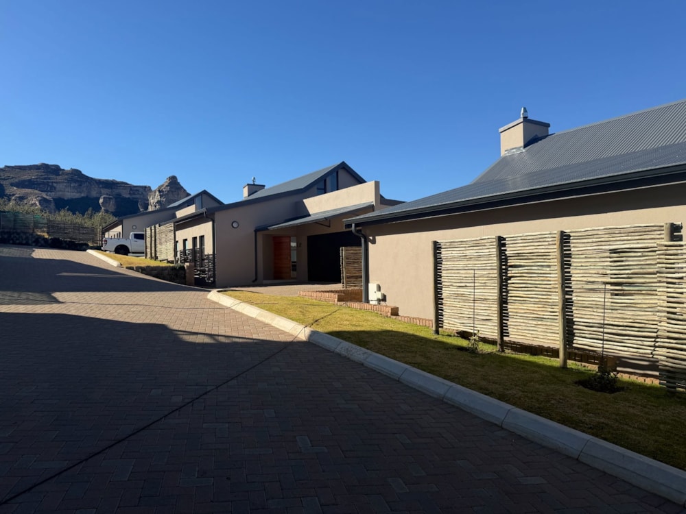 Townhouse for sale in Clarens - 1CS1694701